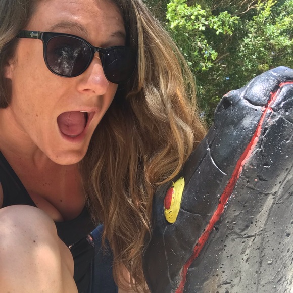 Meet your Posher, Caitlin - Picture 5 of 5